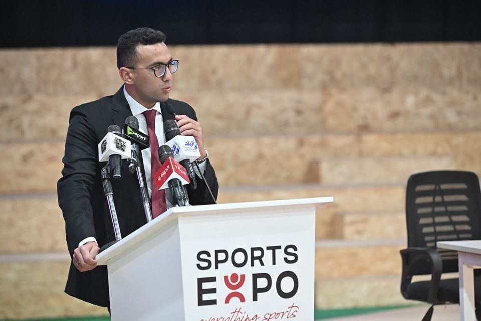 قد تكون صورة ‏‏‏شخص واحد‏، و‏مِنبر‏‏ و‏تحتوي على النص '‏port افلد N 843 SPORTS EXPO sports‏'‏‏