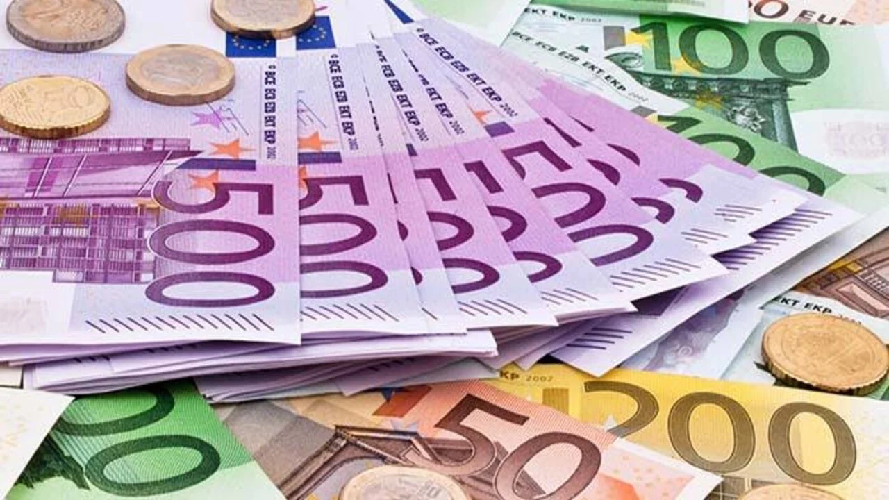 مع بداية التعاملات.. سعر اليورو اليوم في البنك المركزي والبنوك الأخرى الأربعاء 30 أكتوبر 2024 2 مع بداية التعاملات.. سعر اليورو اليوم في البنك المركزي والبنوك الأخرى الأربعاء 30 أكتوبر 2024