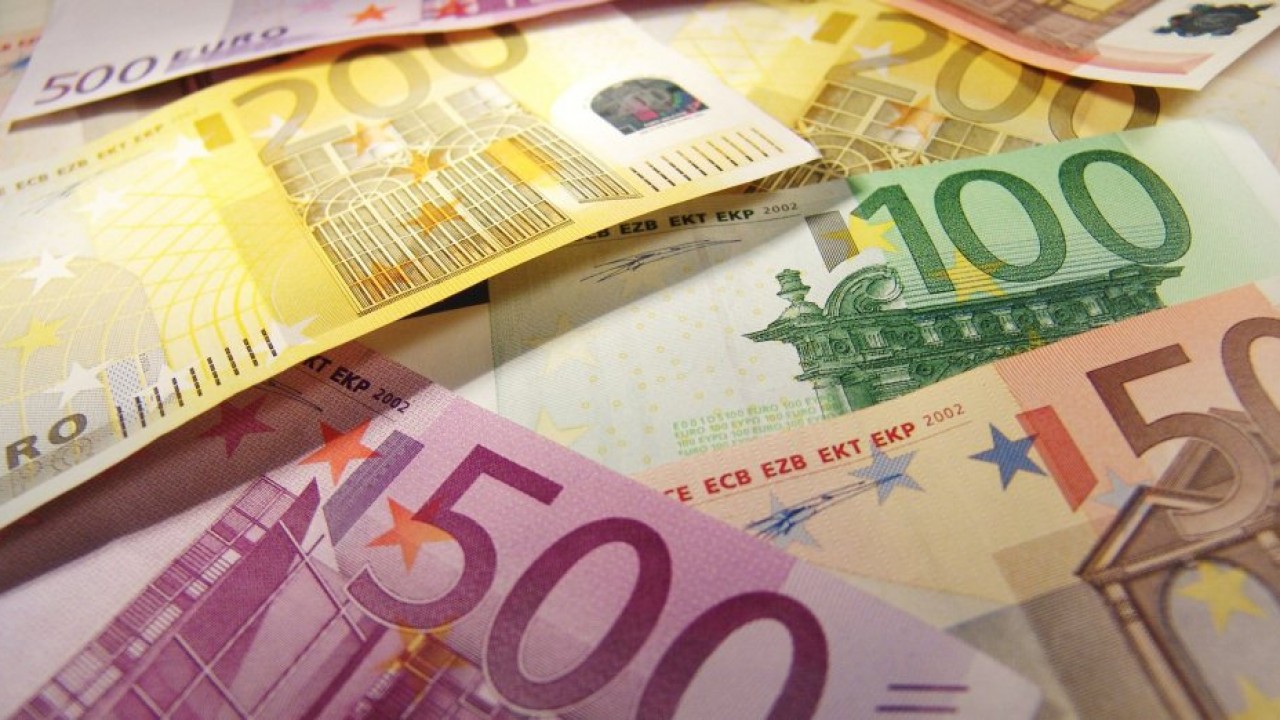 صعود متسارع .. سعر 100 يورو بالدينار الجزائري في السوق السوداء اليوم السبت 30 نوفمبر 2024 زيادة غير مسبوقة 2 صعود متسارع .. سعر 100 يورو بالدينار الجزائري في السوق السوداء اليوم السبت 30 نوفمبر 2024 زيادة غير مسبوقة
