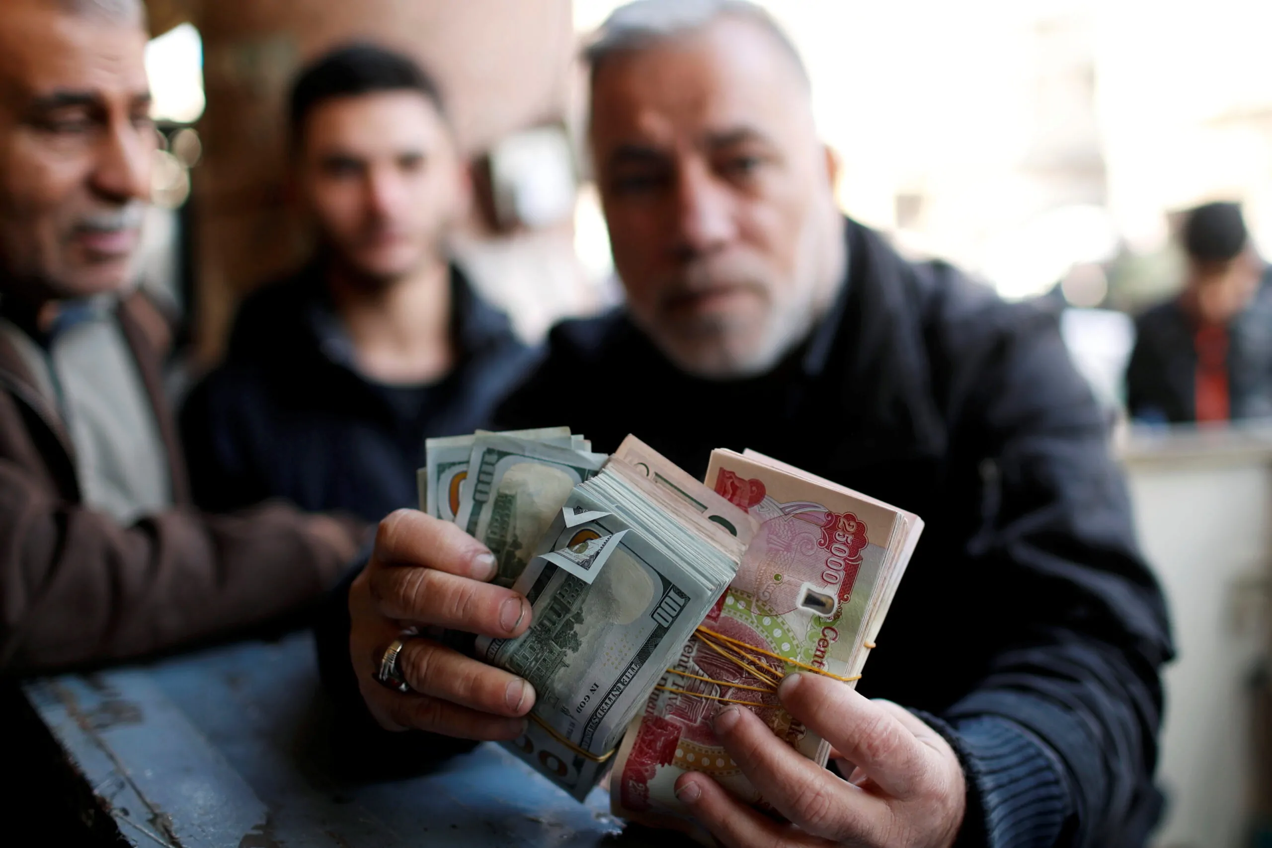 سعر صرف الدولار مقابل الدينار العراقي اليوم الاثنين 25 نوفمبر 2024 وسعر الذهب 2 سعر صرف الدولار مقابل الدينار العراقي اليوم الاثنين 25 نوفمبر 2024 وسعر الذهب
