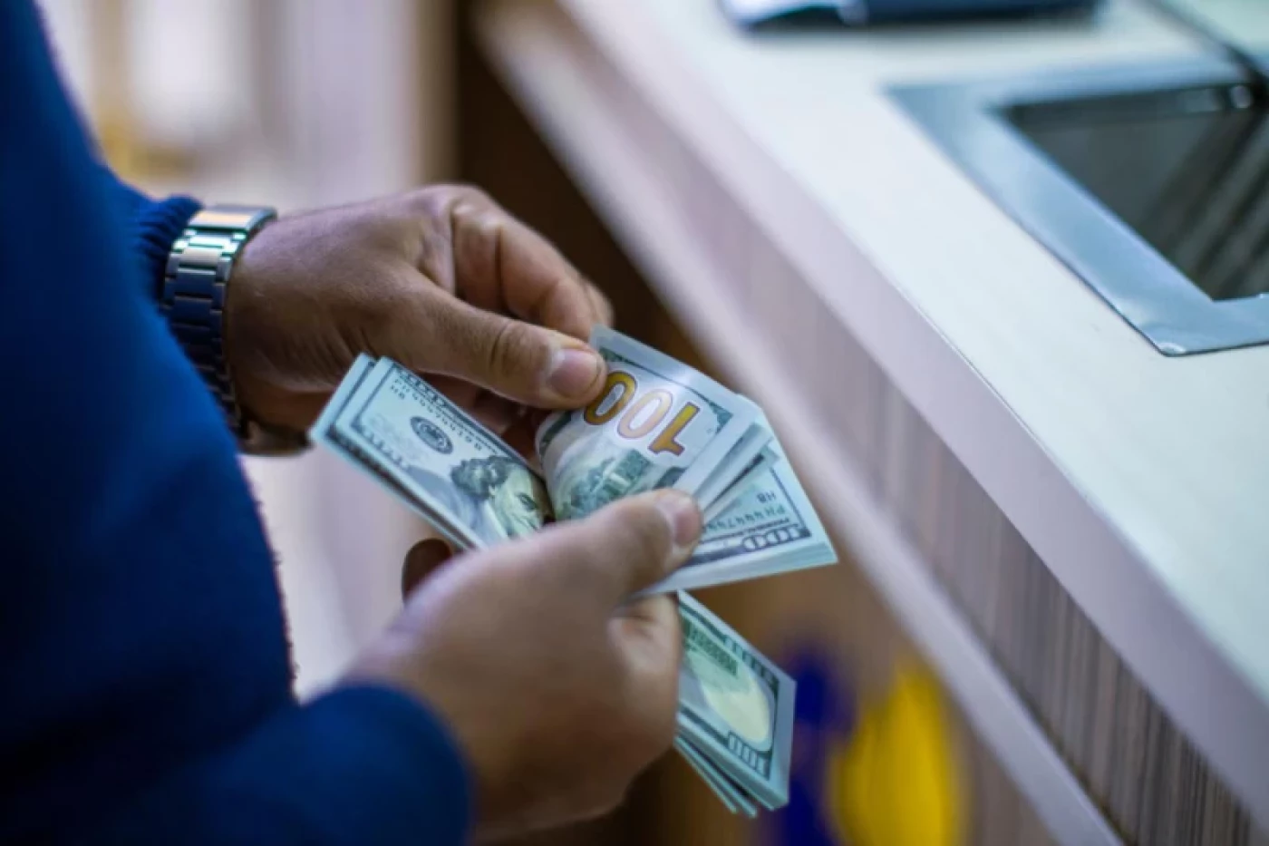 استقرار سعر صرف الدولار اليوم فى بغداد وأربيل الأحد 24 نوفمبر 2024 في بداية التعاملات 2 استقرار سعر صرف الدولار اليوم فى بغداد وأربيل الأحد 24 نوفمبر 2024 في بداية التعاملات