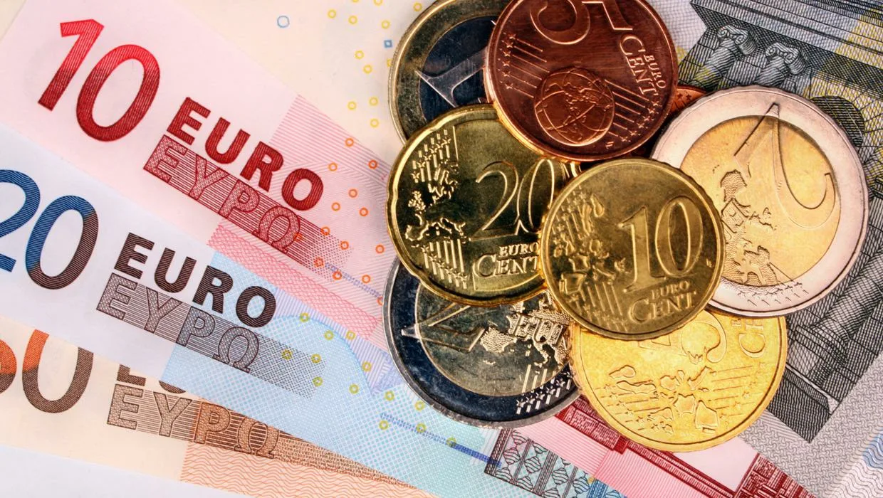الاورو وصـل كـام؟ سعر اليورو في السوق السوداء مقابل الدينار الجزائري اليوم الجمعة 15 نوفمبر 2024 2 الاورو وصـل كـام؟ سعر اليورو في السوق السوداء مقابل الدينار الجزائري اليوم الجمعة 15 نوفمبر 2024