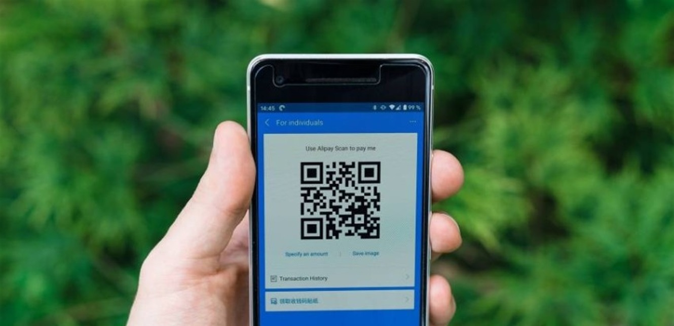 احذر قبل استخدام الـ QR Code في المطاعم.. كيف يمكن أن يعرض بياناتك ونقودك للخطر؟ 2 احذر قبل استخدام الـ QR Code في المطاعم.. كيف يمكن أن يعرض بياناتك ونقودك للخطر؟