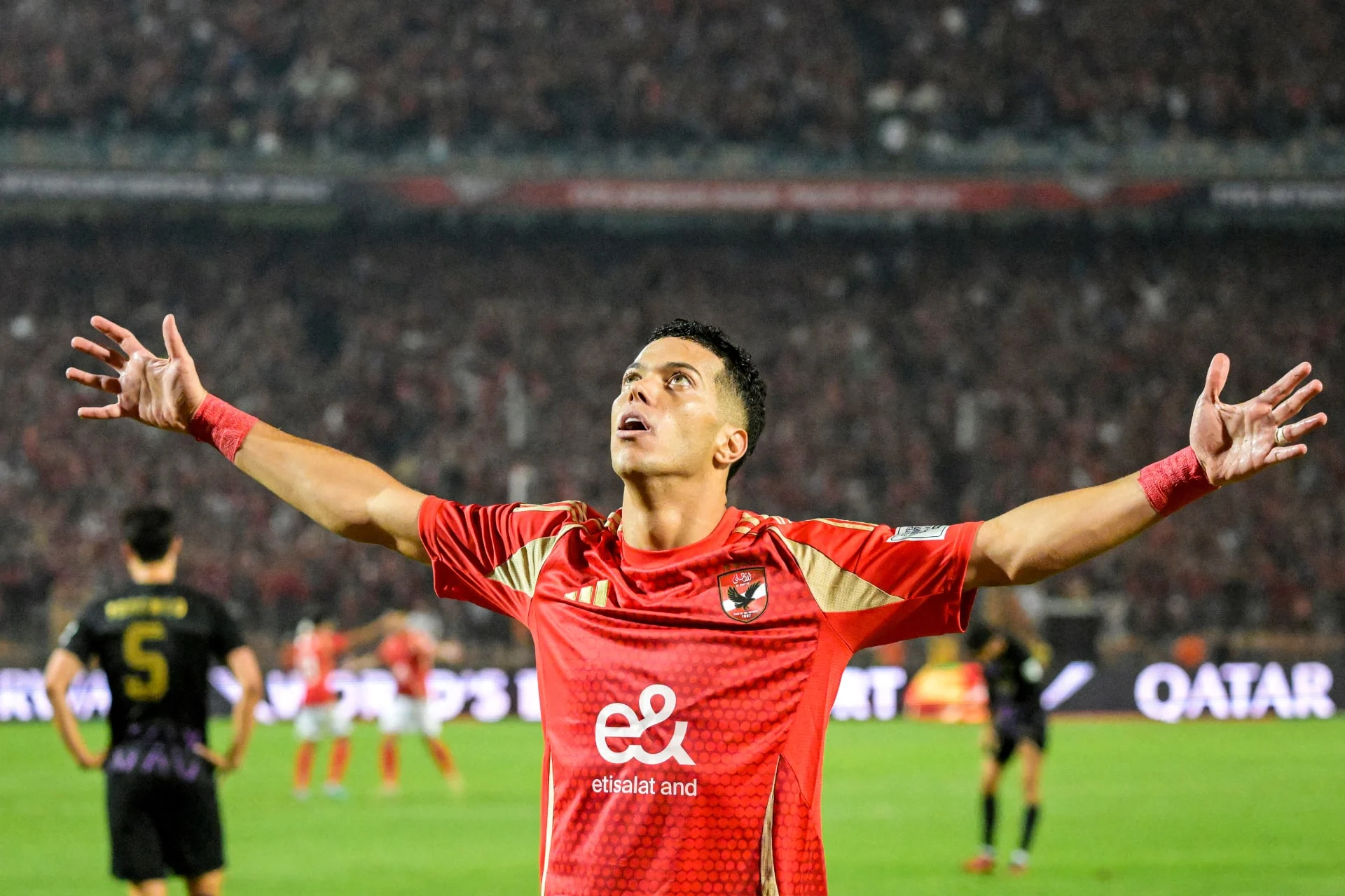 الأهلي يفرض غرامة مليون جنيه على إمام عاشور و يستبعده من التدريبات بسبب خطأ كبير 2 الأهلي يفرض غرامة مليون جنيه على إمام عاشور و يستبعده من التدريبات بسبب خطأ كبير