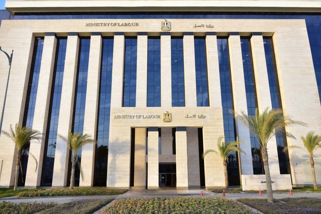 "لا تفوت الفرصة! التسجيل في موقع وزارة العمل للحصول على وظيفة وكيفية التقديم للحصول على وظيفة في خارج البلاد 2 “لا تفوت الفرصة! التسجيل في موقع وزارة العمل للحصول على وظيفة وكيفية التقديم للحصول على وظيفة في خارج البلاد