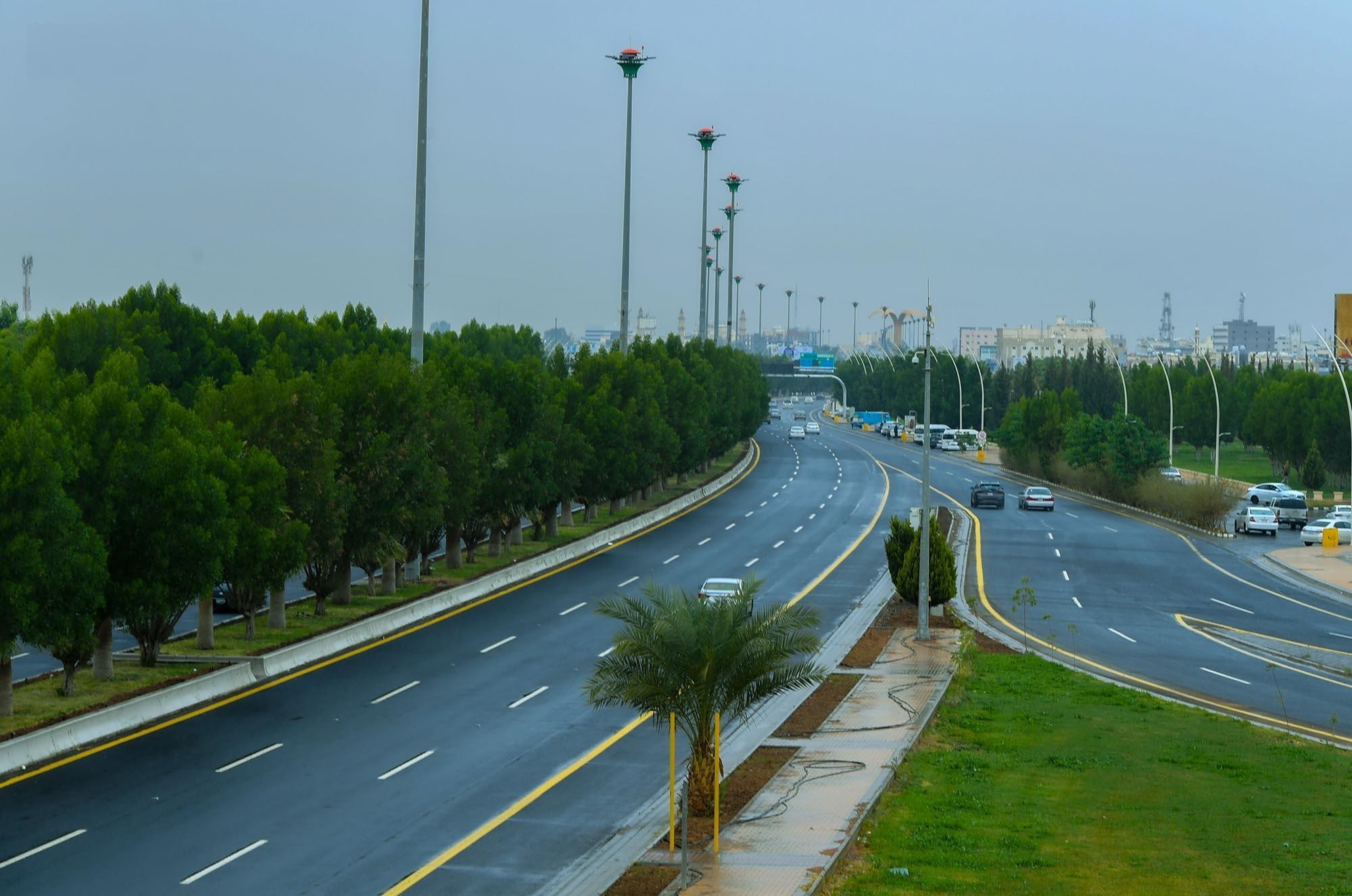 حالة الطقس في السعودية أمطار رعدية ورياح نشطة تضرب عدة مناطق وانباء عن تعليق الدراسة الحضورية 2 حالة الطقس في السعودية أمطار رعدية ورياح نشطة تضرب عدة مناطق وانباء عن تعليق الدراسة الحضورية