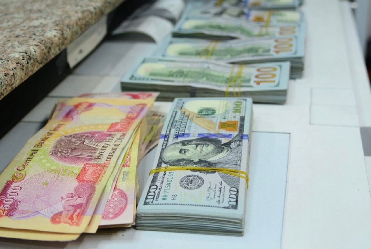 هدوء نسبي في التعاملات.. سعر صرف الدولار مقابل الدينار العراقي اليوم السبت في بغداد وأربيل 2 هدوء نسبي في التعاملات.. سعر صرف الدولار مقابل الدينار العراقي اليوم السبت في بغداد وأربيل