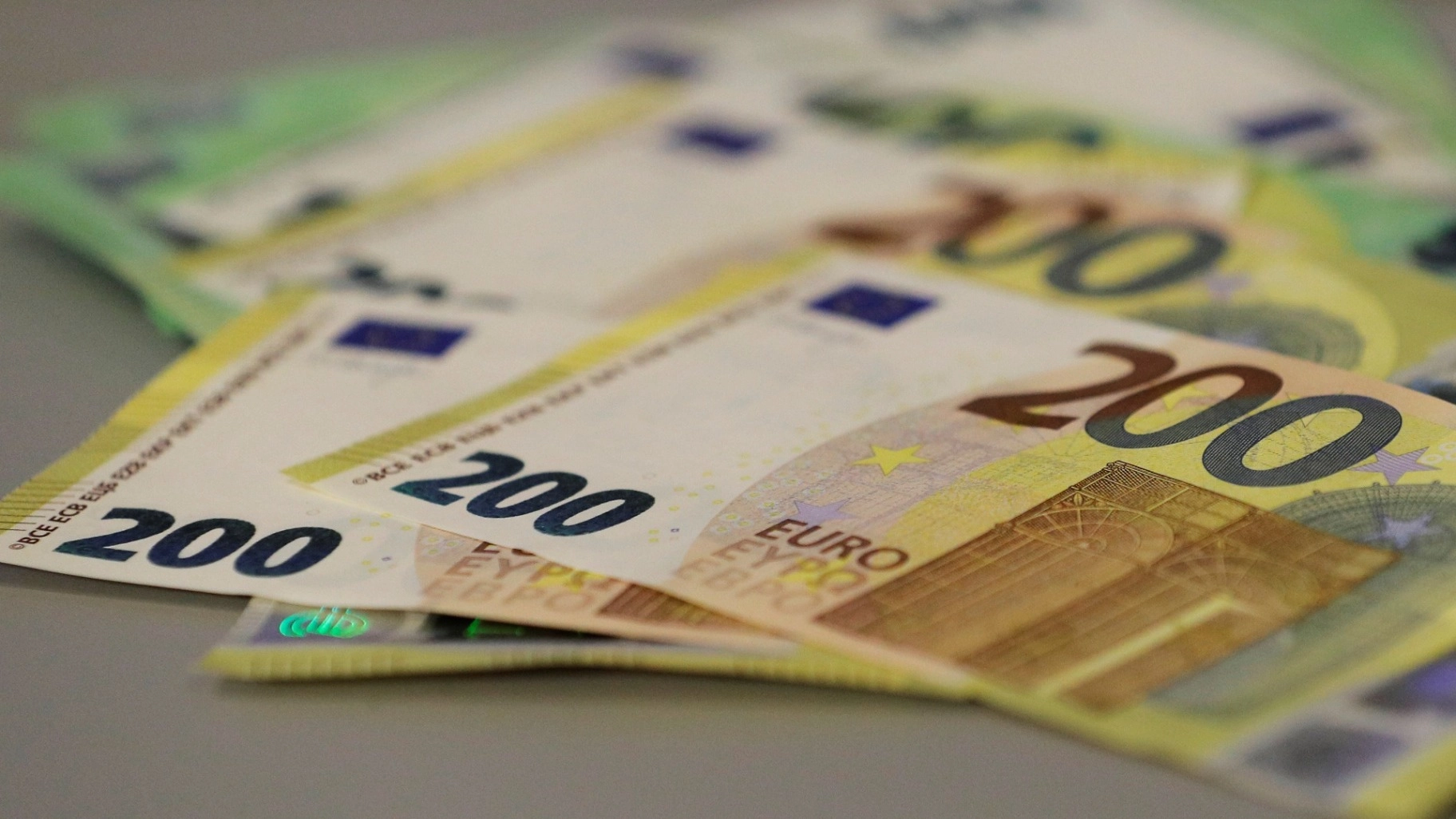صعود غير متوقع.. سعر 100 يورو بالدينار الجزائري في السوق المصرفي والموازي اليوم السبت 30 نوفمبر 2024 2 صعود غير متوقع.. سعر 100 يورو بالدينار الجزائري في السوق المصرفي والموازي اليوم السبت 30 نوفمبر 2024