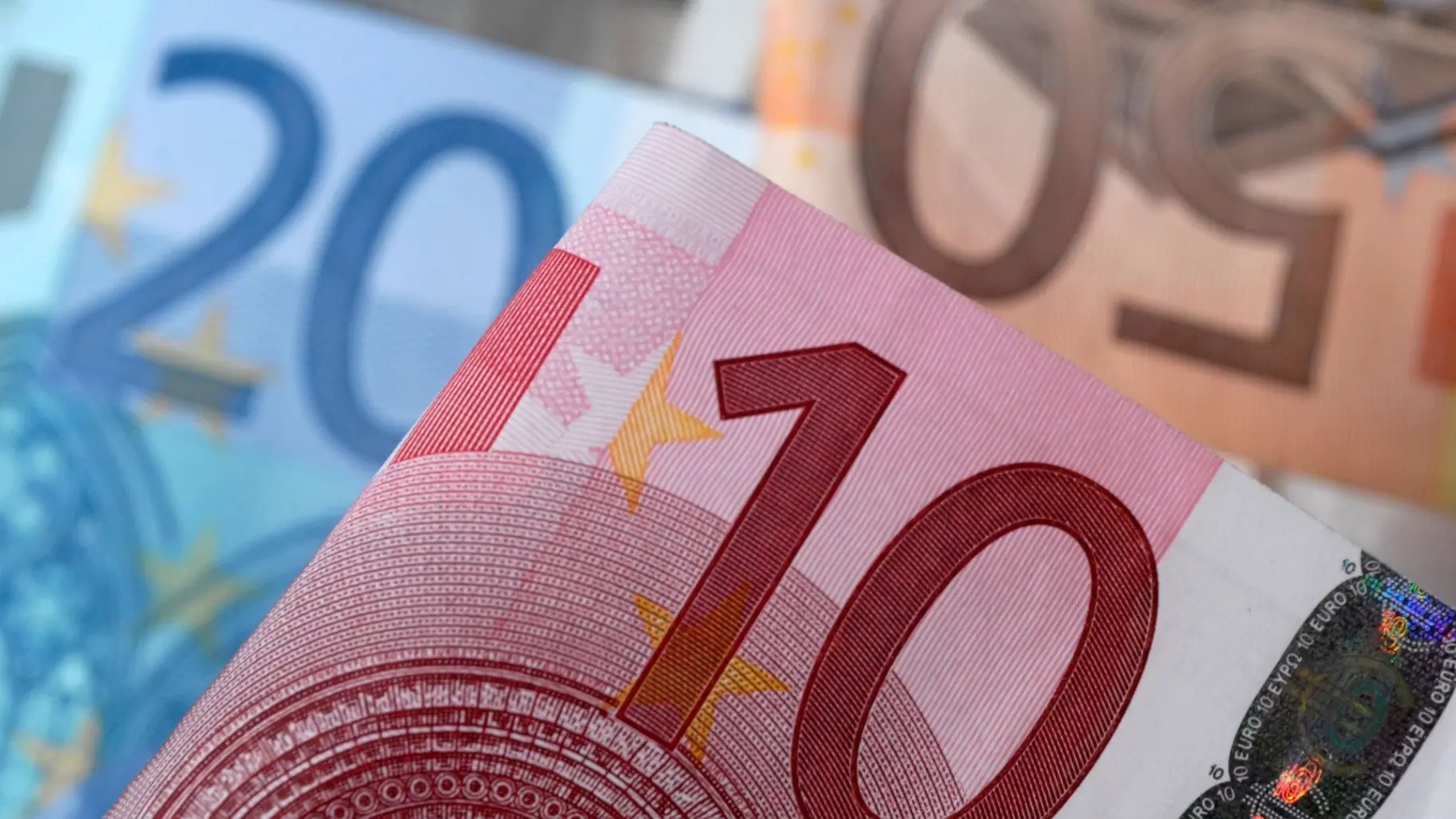 سعر 100 يورو كم ظينار جزائري يساوي في تعاملات اليوم الاثنين 18 نوفمبر 2024 2 سعر 100 يورو كم ظينار جزائري يساوي في تعاملات اليوم الاثنين 18 نوفمبر 2024