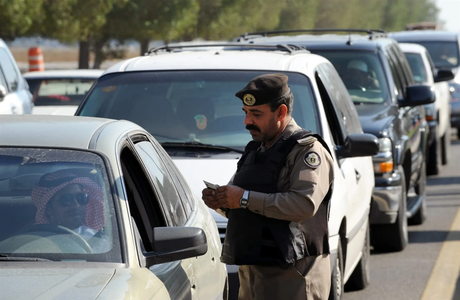 "الوقت يداهمك!" كيفية دفع الغرامة المرورية عبر أبشر 1445 absher.sa وخطوات الاستعلام عنها ومزايا السداد 2 “الوقت يداهمك!” كيفية دفع الغرامة المرورية عبر أبشر 1445 absher.sa وخطوات الاستعلام عنها ومزايا السداد