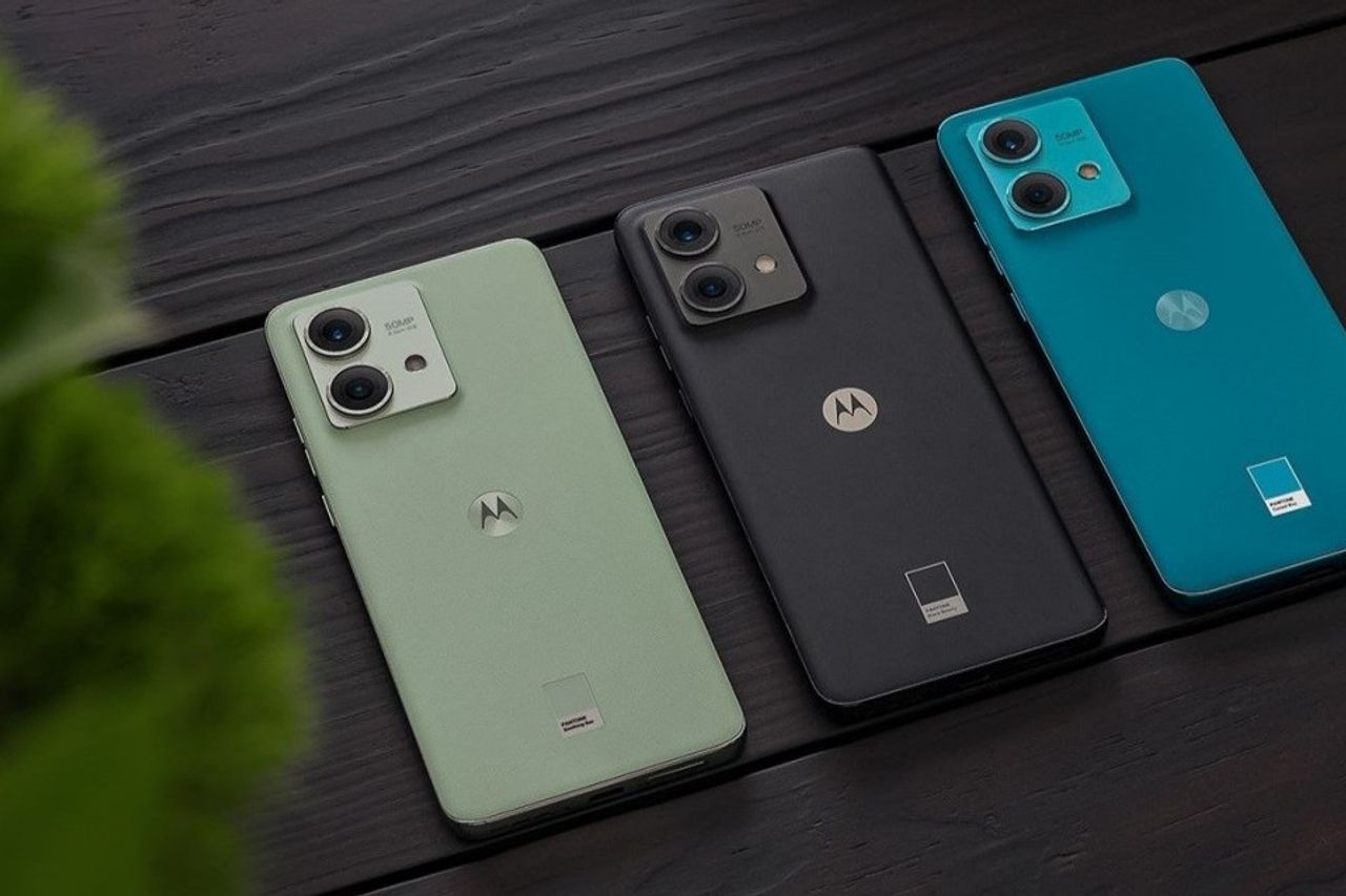 "الموبايل بيشحن في ثانية" هاتف Motorola Edge 50.. مواصفاته وعيوبه ومميزاته وسعره في الأسواق 2 “الموبايل بيشحن في ثانية” هاتف Motorola Edge 50.. مواصفاته وعيوبه ومميزاته وسعره في الأسواق