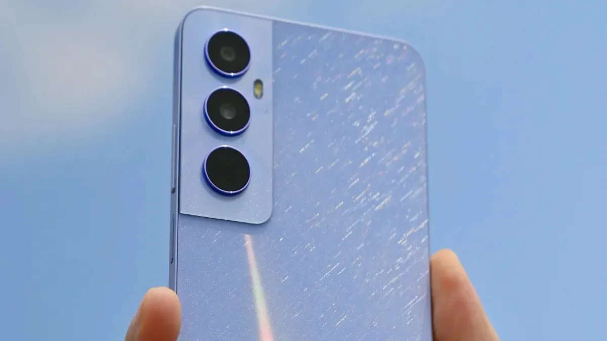 "سارع بالشراء!" هاتف Realme C65 4G للفئة الاقتصادية بأداء جيد وبطارية قوية وشحن سريع وتصميم عصري 2 “سارع بالشراء!” هاتف Realme C65 4G للفئة الاقتصادية بأداء جيد وبطارية قوية وشحن سريع وتصميم عصري
