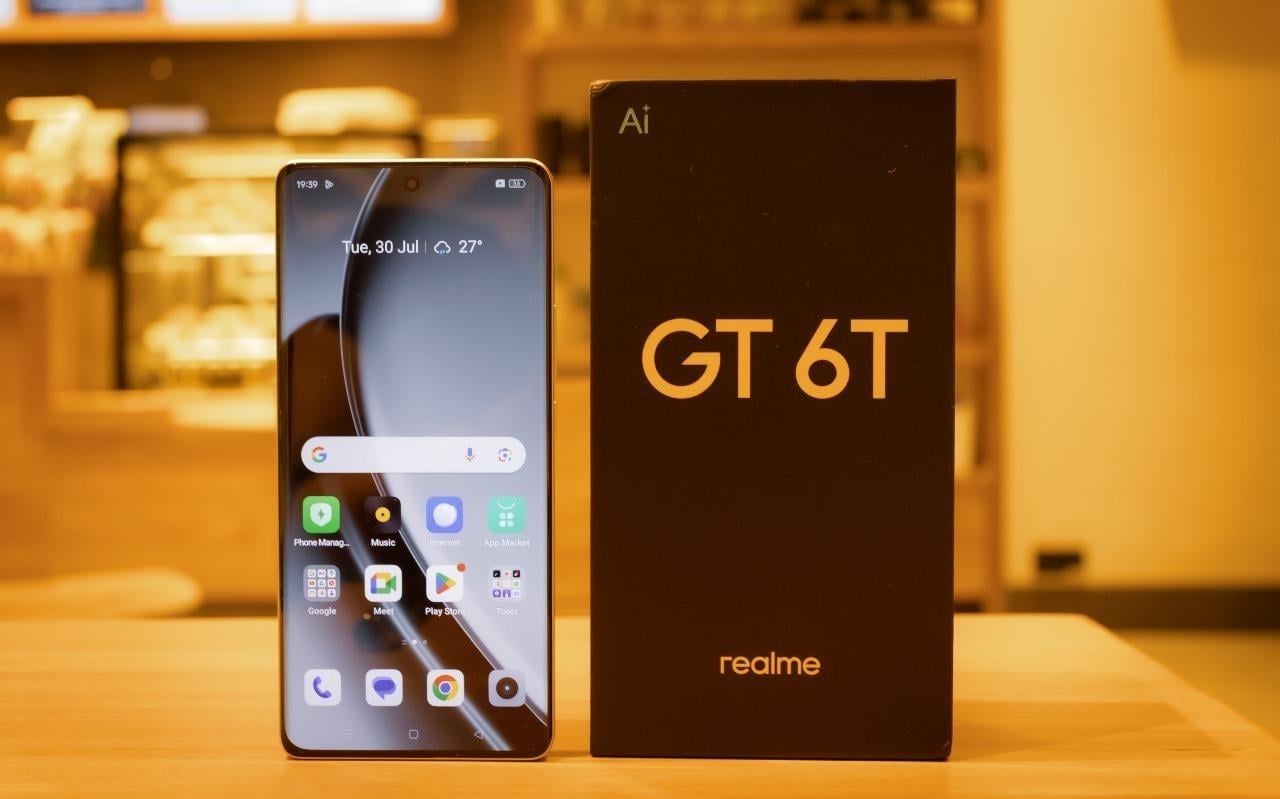"وحش الفئة الاقتصادية من ريلمي" هاتف Realme GT 6T ببطارية قوية وشحن سريع.. أبرز مواصفاته وعيوبه 2 “وحش الفئة الاقتصادية من ريلمي” هاتف Realme GT 6T ببطارية قوية وشحن سريع.. أبرز مواصفاته وعيوبه
