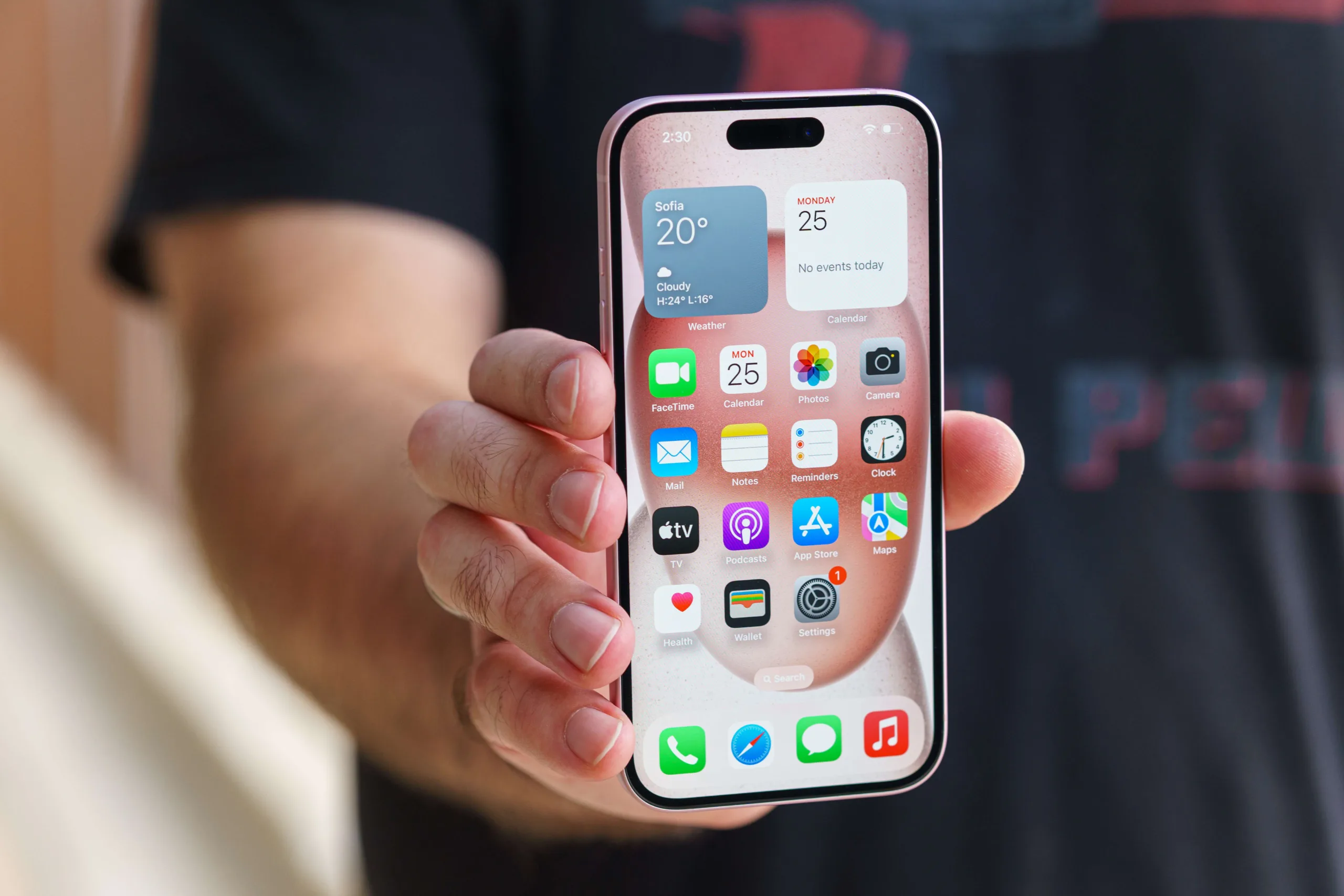"تحفة جبارة من شركة أبل" هاتف iPhone 16 Plus الجديد بمعالج قوي وكاميرا عالية الدقة وبطارية تدوم لساعات 2 “تحفة جبارة من شركة أبل” هاتف iPhone 16 Plus الجديد بمعالج قوي وكاميرا عالية الدقة وبطارية تدوم لساعات