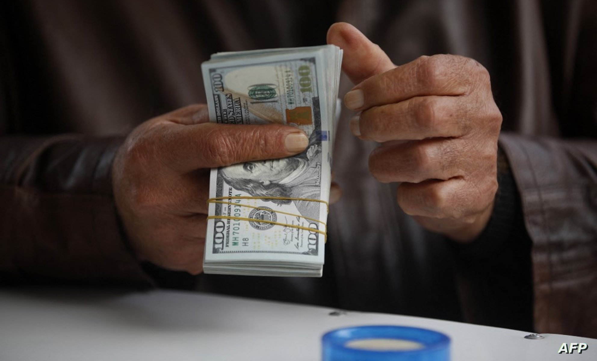 مفاجآت في سوق العملات.. سعر صرف الدولار اليوم في اربيل مقابل الدينار العراقي السبت 21 ديسمبر 2024 2 مفاجآت في سوق العملات.. سعر صرف الدولار اليوم في اربيل مقابل الدينار العراقي السبت 21 ديسمبر 2024