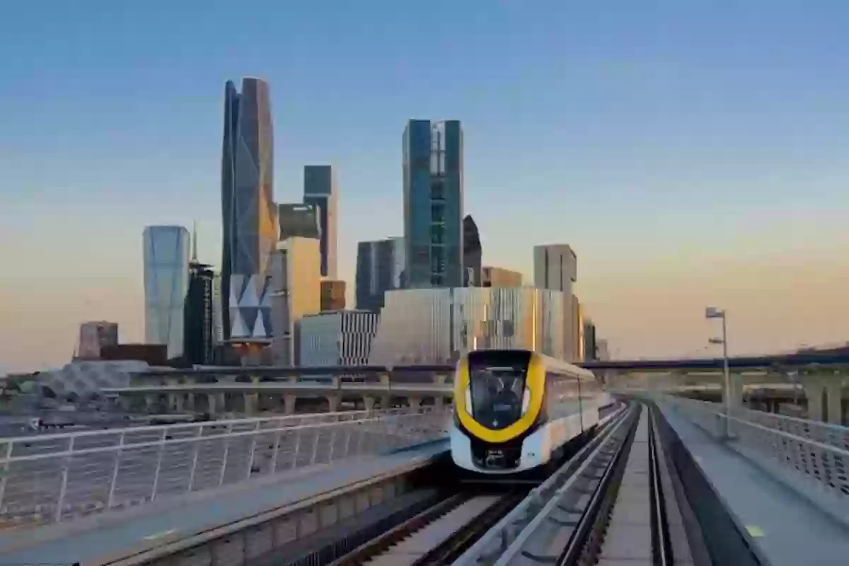 انطلاق أولى رحلات خط المسار الأحمر قطار الرياض اليوم وتجربة وزير التعليم السعودية 2 انطلاق أولى رحلات خط المسار الأحمر قطار الرياض اليوم وتجربة وزير التعليم السعودية
