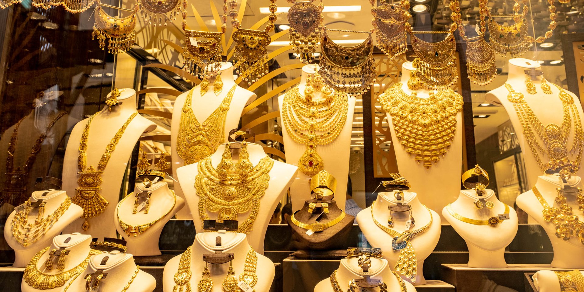 استقرار سعر الذهب اليوم في السعودية الأربعاء 18 ديسمبر 2024 تزامنًا مع هدوء السعر العالمي 2 استقرار سعر الذهب اليوم في السعودية الأربعاء 18 ديسمبر 2024 تزامنًا مع هدوء السعر العالمي