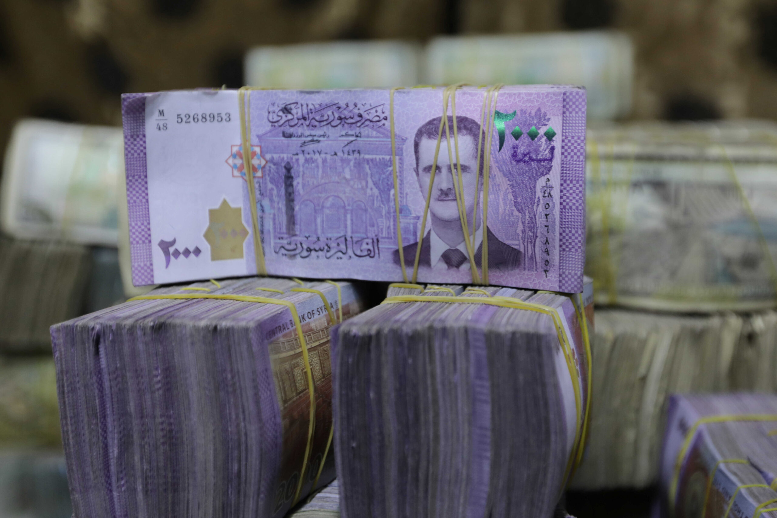 استقرار غير متوقع.. سعر الليرة السوري مقابل الدولار الأمريكي اليوم السبت 21 ديسمبر 2024 2 استقرار غير متوقع.. سعر الليرة السوري مقابل الدولار الأمريكي اليوم السبت 21 ديسمبر 2024