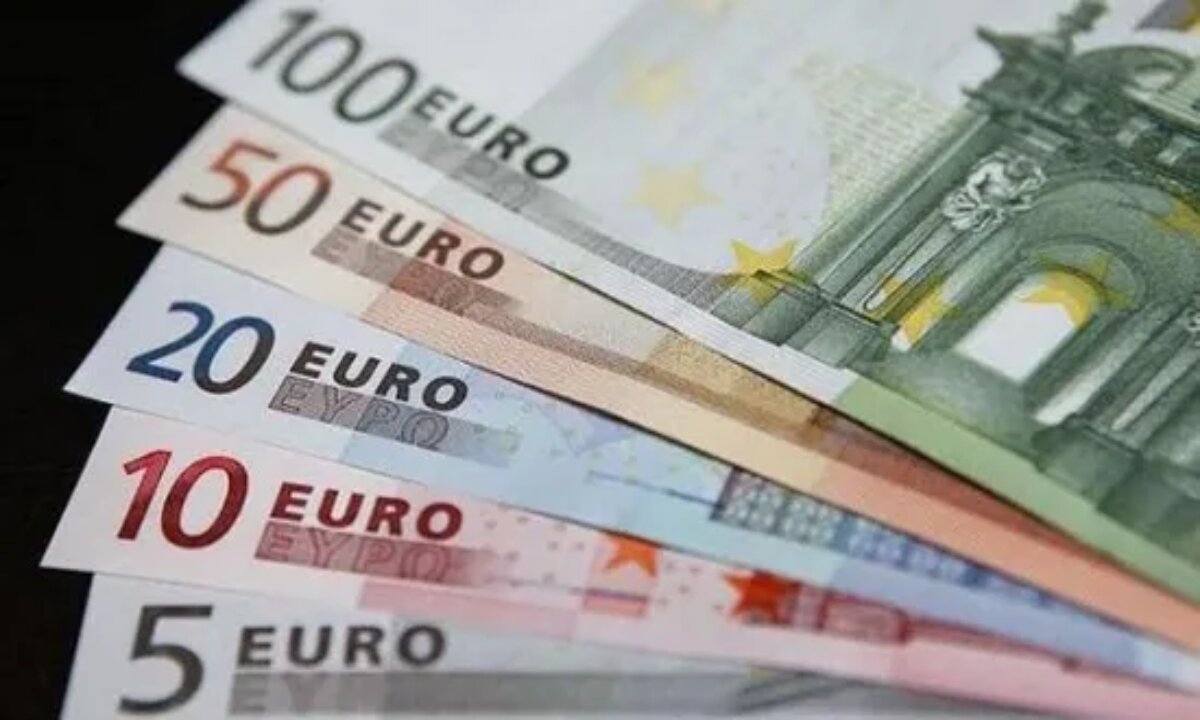1000 يورو بكام ... سعر اليورو مقابل الليرة السورية اليوم 14 ديسمبر 2024 2 1000 يورو بكام … سعر اليورو مقابل الليرة السورية اليوم 14 ديسمبر 2024