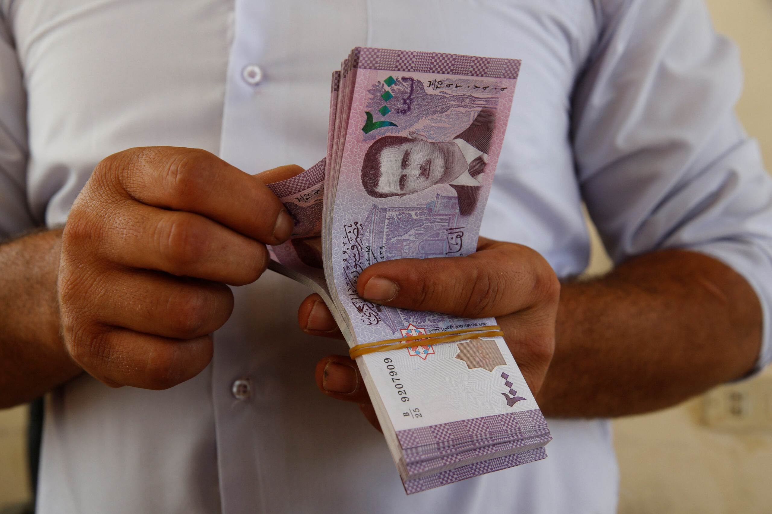 تتماسك مجددًا.. 100 دولار كم ليرة سورية اليوم الثلاثاء 10 ديسمبر 2024 في السوق السوداء 2 تتماسك مجددًا.. 100 دولار كم ليرة سورية اليوم الثلاثاء 10 ديسمبر 2024 في السوق السوداء
