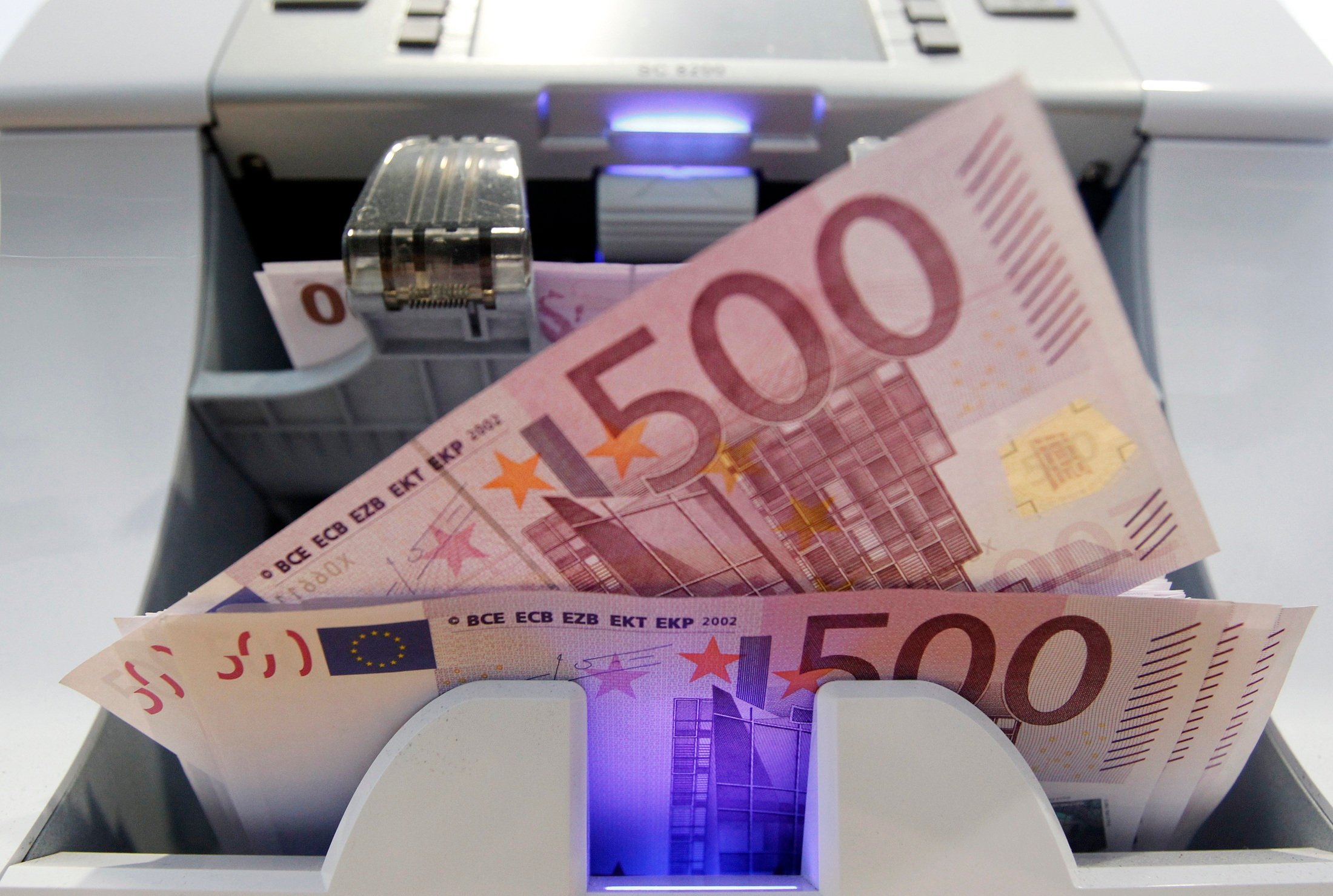 هدوء في السوق.. سعر الاورو اليوم الجزائر الثلاثاء 24 ديسمبر 2024 في البيع والشراء وفقًا لآخر تحديث لحظي 2 هدوء في السوق.. سعر الاورو اليوم الجزائر الثلاثاء 24 ديسمبر 2024 في البيع والشراء وفقًا لآخر تحديث لحظي