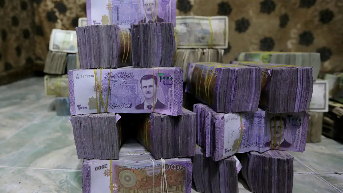 تعوض خسارتها.. ارتفاع كبير في سعر الليرة السوري مقابل الدولار الأمريكي اليوم الاثنين 9 ديسمبر 2024 2 تعوض خسارتها.. ارتفاع كبير في سعر الليرة السوري مقابل الدولار الأمريكي اليوم الاثنين 9 ديسمبر 2024