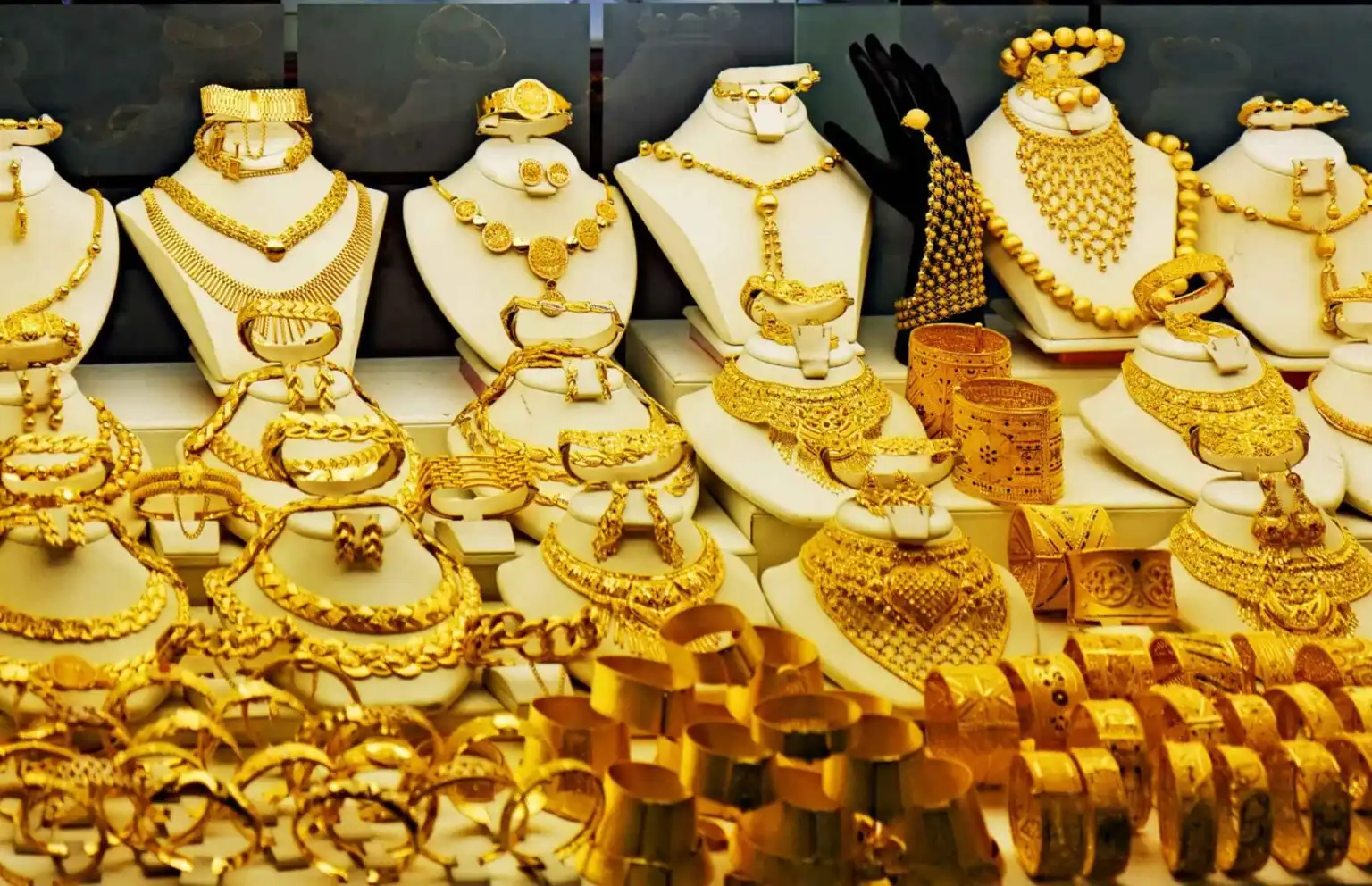 تراجع نسبي في سعر الذهب اليوم في السعودية الأحد 15 ديسمبر 2024 في البيع والشراء 2 تراجع نسبي في سعر الذهب اليوم في السعودية الأحد 15 ديسمبر 2024 في البيع والشراء