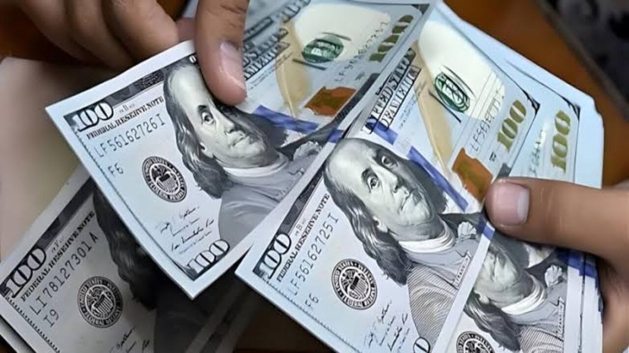 تجاوز السقف المتوقع.. سعر صرف الدولار اليوم فى بغداد الثلاثاء 31 ديسمبر 2024 بيع وشراء بالبورصة والسوق 2 تجاوز السقف المتوقع.. سعر صرف الدولار اليوم فى بغداد الثلاثاء 31 ديسمبر 2024 بيع وشراء بالبورصة والسوق