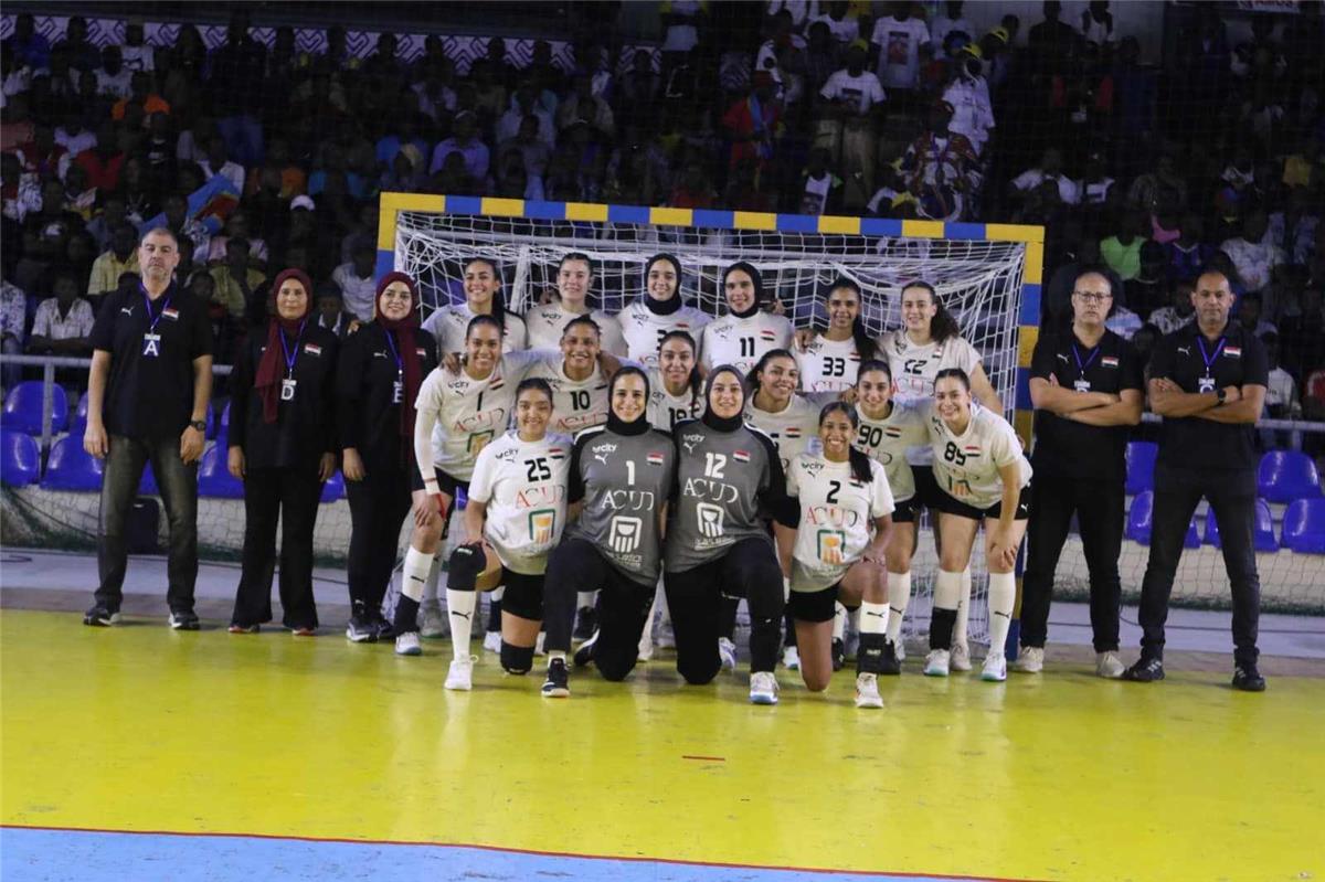بعد فوزه أمس.. المنتخب المصري يضرب موعدًا مع أنجولا في نصف نهائي بطولة افريقيا لكرة اليد سيدات 2 بعد فوزه أمس.. المنتخب المصري يضرب موعدًا مع أنجولا في نصف نهائي بطولة افريقيا لكرة اليد سيدات