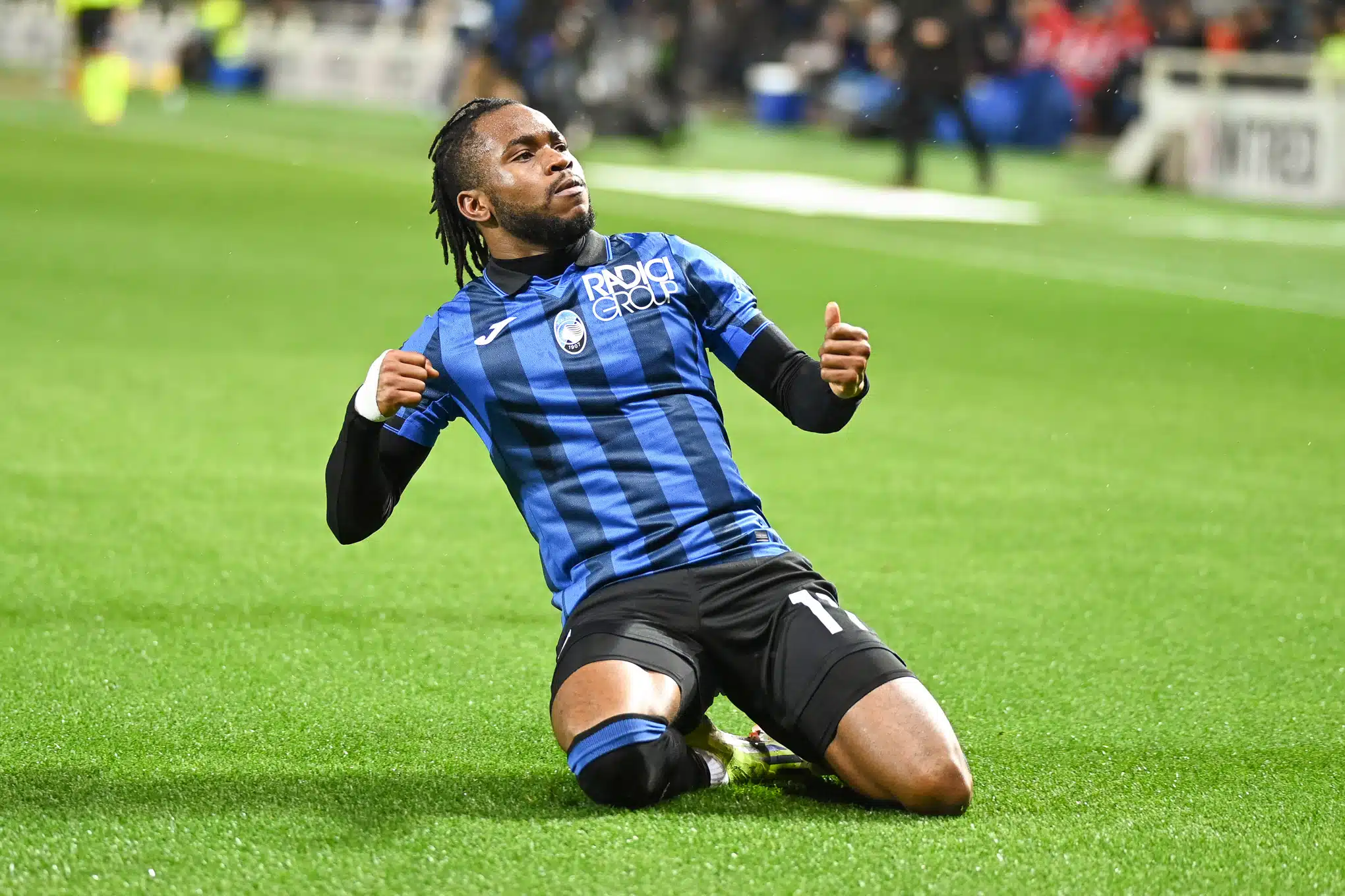 أديمولا لوكمان يحصد جائزة أفضل لاعب أفريقي لعام 2024 تعرف على إنجازاته وأرقامه القياسية خلال الموسم 2 أديمولا لوكمان يحصد جائزة أفضل لاعب أفريقي لعام 2024 تعرف على إنجازاته وأرقامه القياسية خلال الموسم