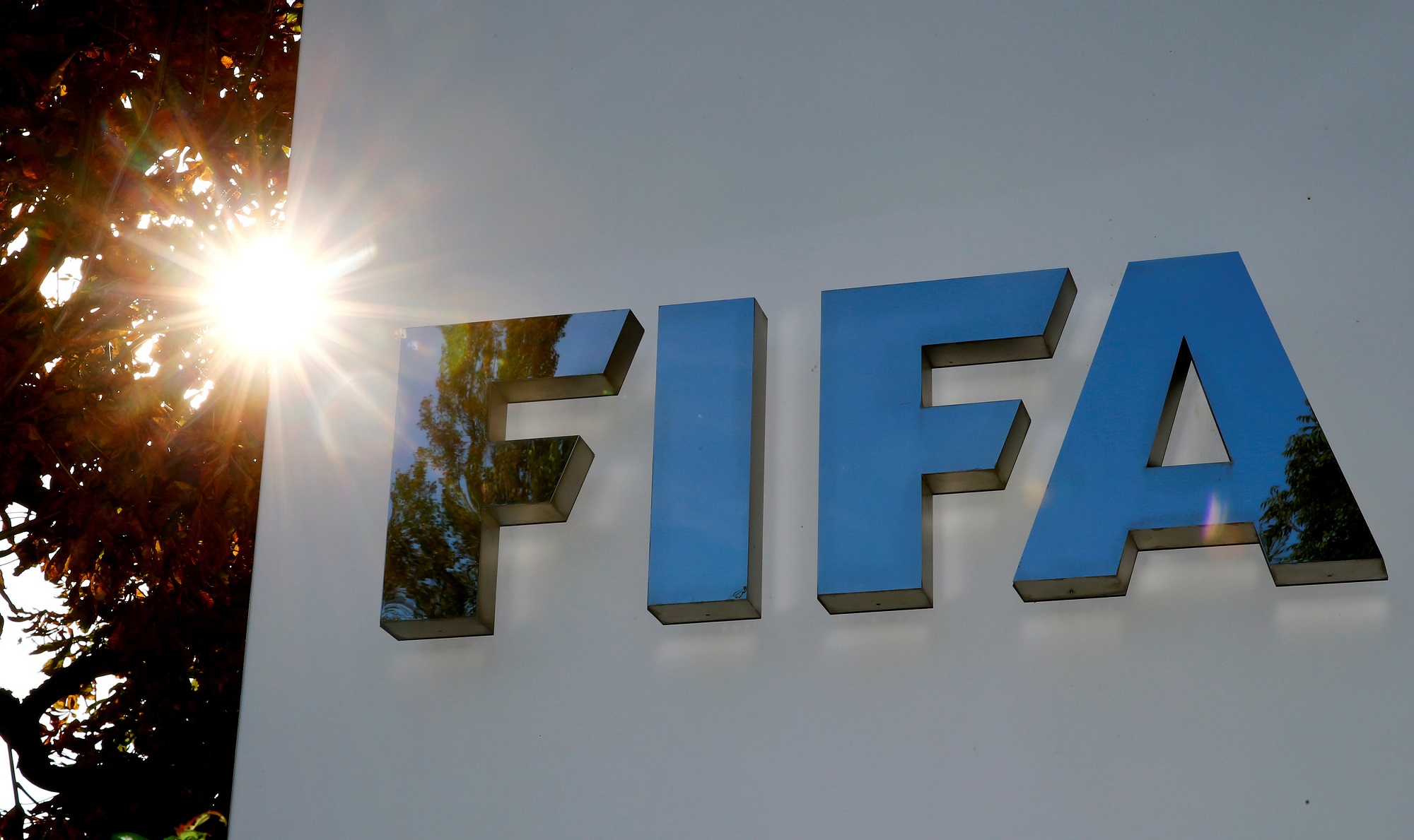 الاتحاد الدولي لكرة القدم FIFA يكشف غداً عن الدول المستضيفة لنسخة تاريخية من بطولة كأس العالم World Cup والسعودية ضمن القائمة المرشحة 2 الاتحاد الدولي لكرة القدم FIFA يكشف غداً عن الدول المستضيفة لنسخة تاريخية من بطولة كأس العالم World Cup والسعودية ضمن القائمة المرشحة