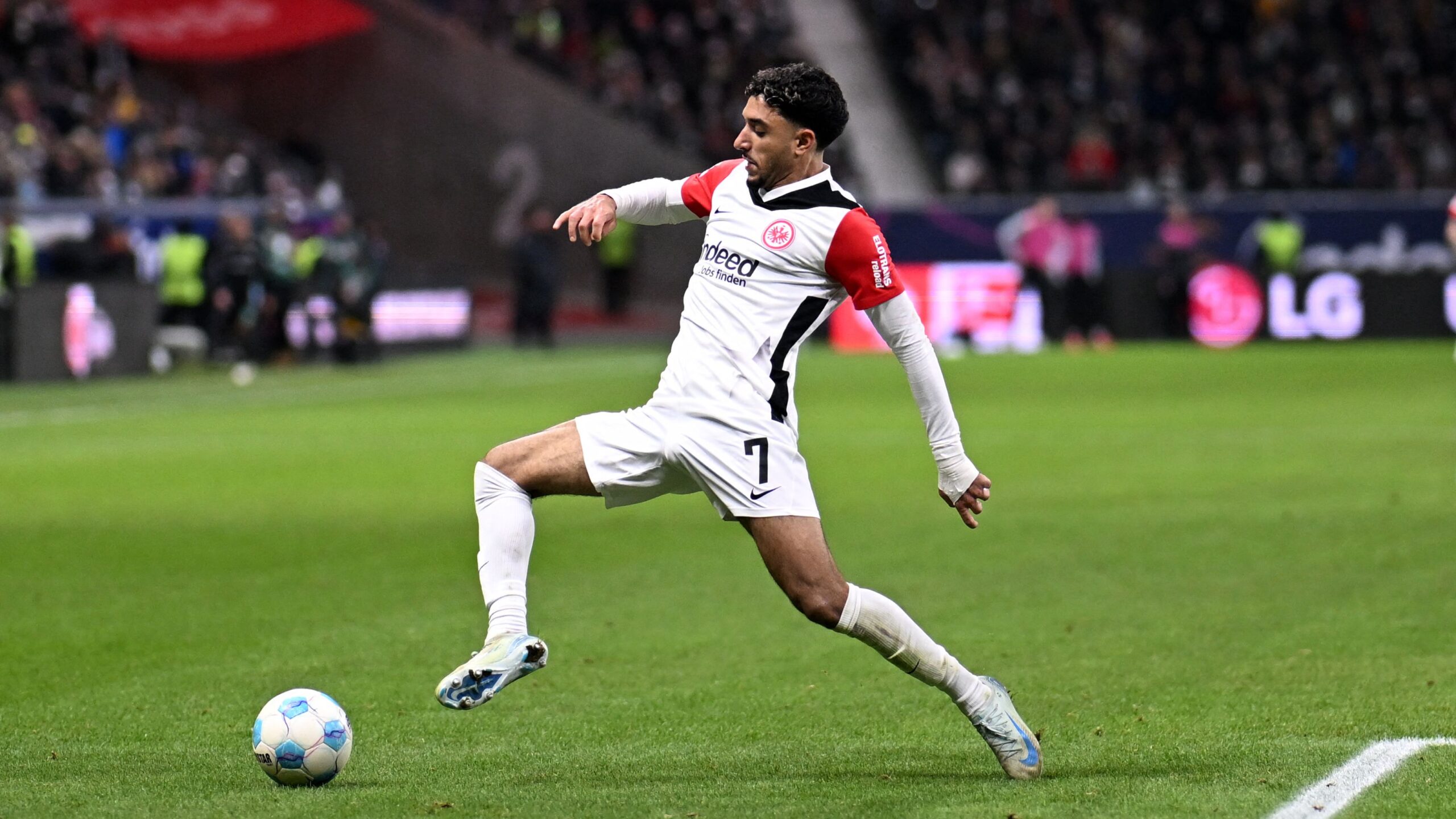 بايرن ميونيخ يطالب بالمكافأة المالية الأعلى بعد بيع حقوق الدوري الألماني Bundesliga للموسم الجديد 2 بايرن ميونيخ يطالب بالمكافأة المالية الأعلى بعد بيع حقوق الدوري الألماني Bundesliga للموسم الجديد