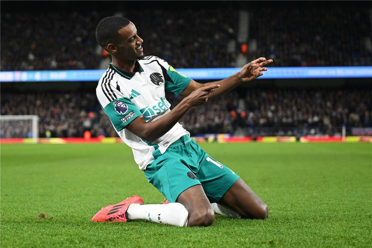 ترتيب هدافي الدوري الإنجليزي بعد تألق إيزاك بـ"هاتريك" والموقف الحالي لمحمد صلاح في السباق 2 ترتيب هدافي الدوري الإنجليزي بعد تألق إيزاك بـ”هاتريك” والموقف الحالي لمحمد صلاح في السباق