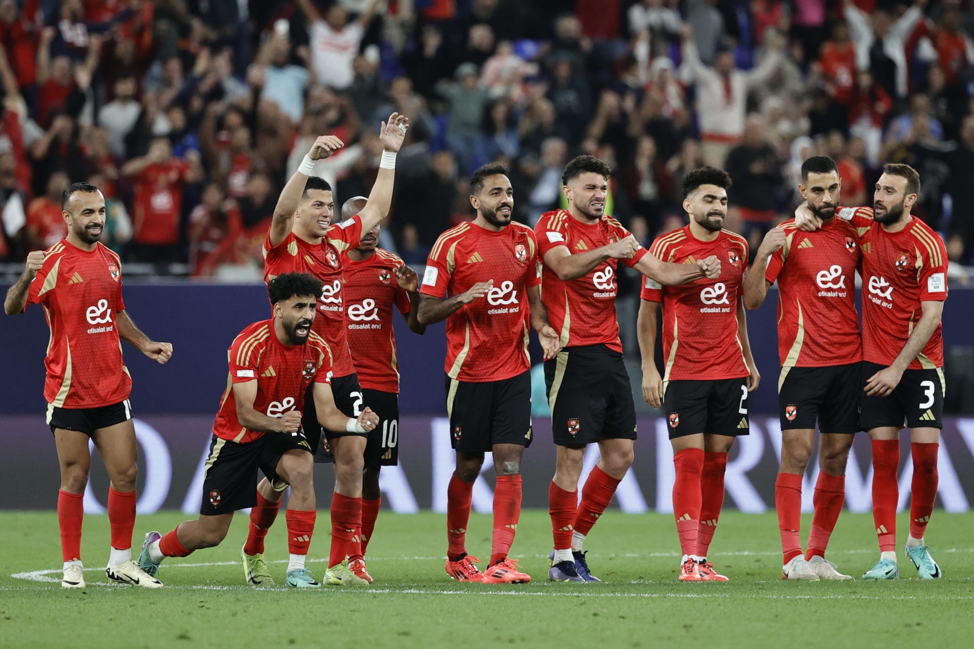 تطورات جديدة في مفاوضات الأهلي مع 15 لاعبًا استعدادًا لمشاركته في كأس العالم للأندية 2 تطورات جديدة في مفاوضات الأهلي مع 15 لاعبًا استعدادًا لمشاركته في كأس العالم للأندية
