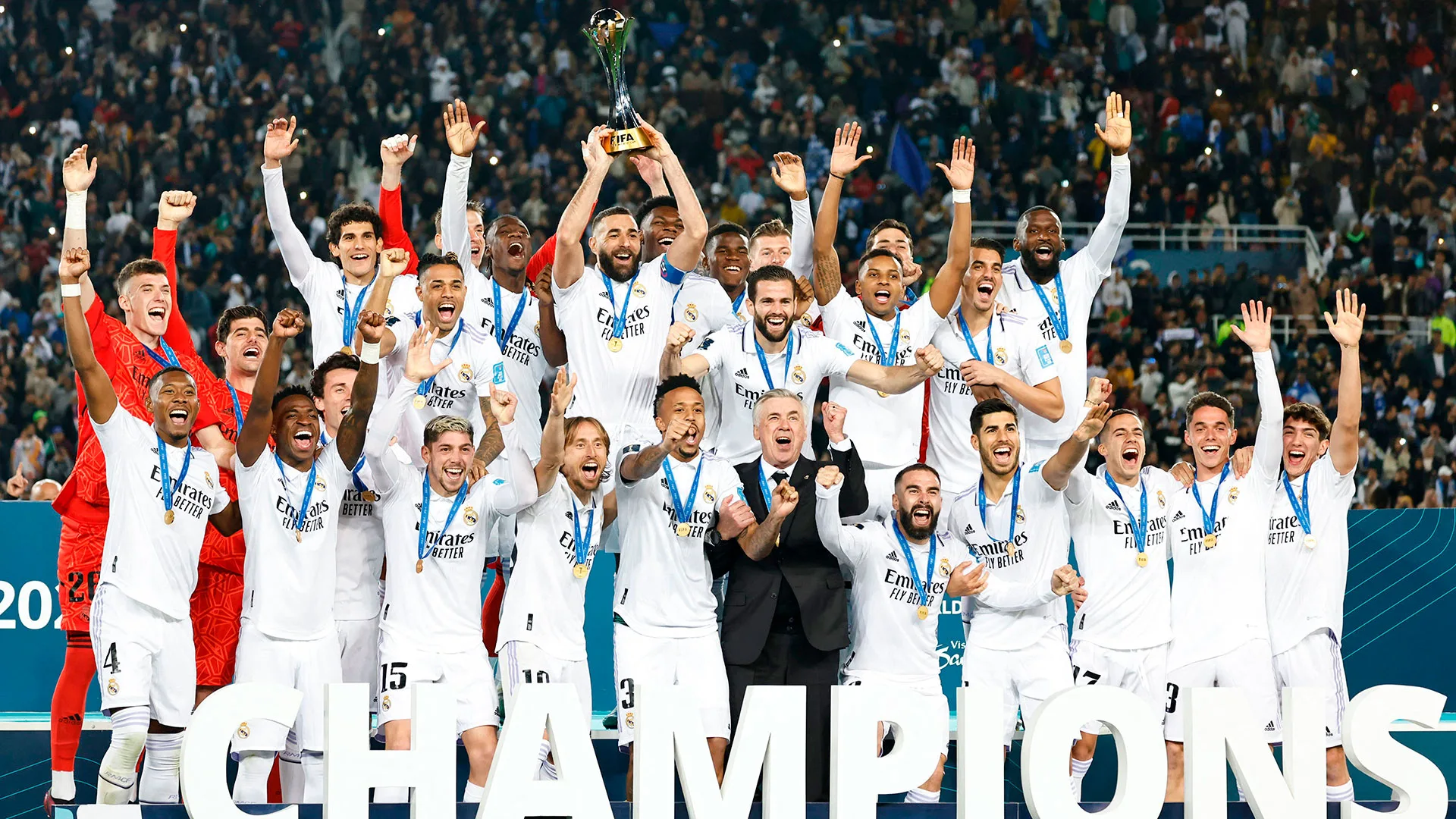 ريال مدريد يتوج ببطولة الإنتركونتيننتال بعد الفوز على فريق باتشوكا بثلاثة أهداف نظيفة في المباراة النهائية 2 ريال مدريد يتوج ببطولة الإنتركونتيننتال بعد الفوز على فريق باتشوكا بثلاثة أهداف نظيفة في المباراة النهائية