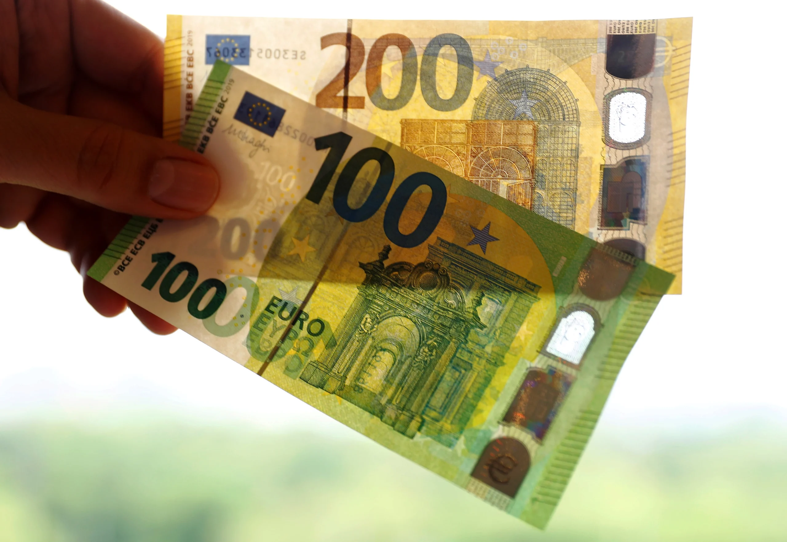 "EUR to DZD" كم سعر 100 يورو اليوم بالدينار الجزائري؟.. تحديث مباشر من الأسواق الجزائرية الآن 2 “EUR to DZD” كم سعر 100 يورو اليوم بالدينار الجزائري؟.. تحديث مباشر من الأسواق الجزائرية الآن