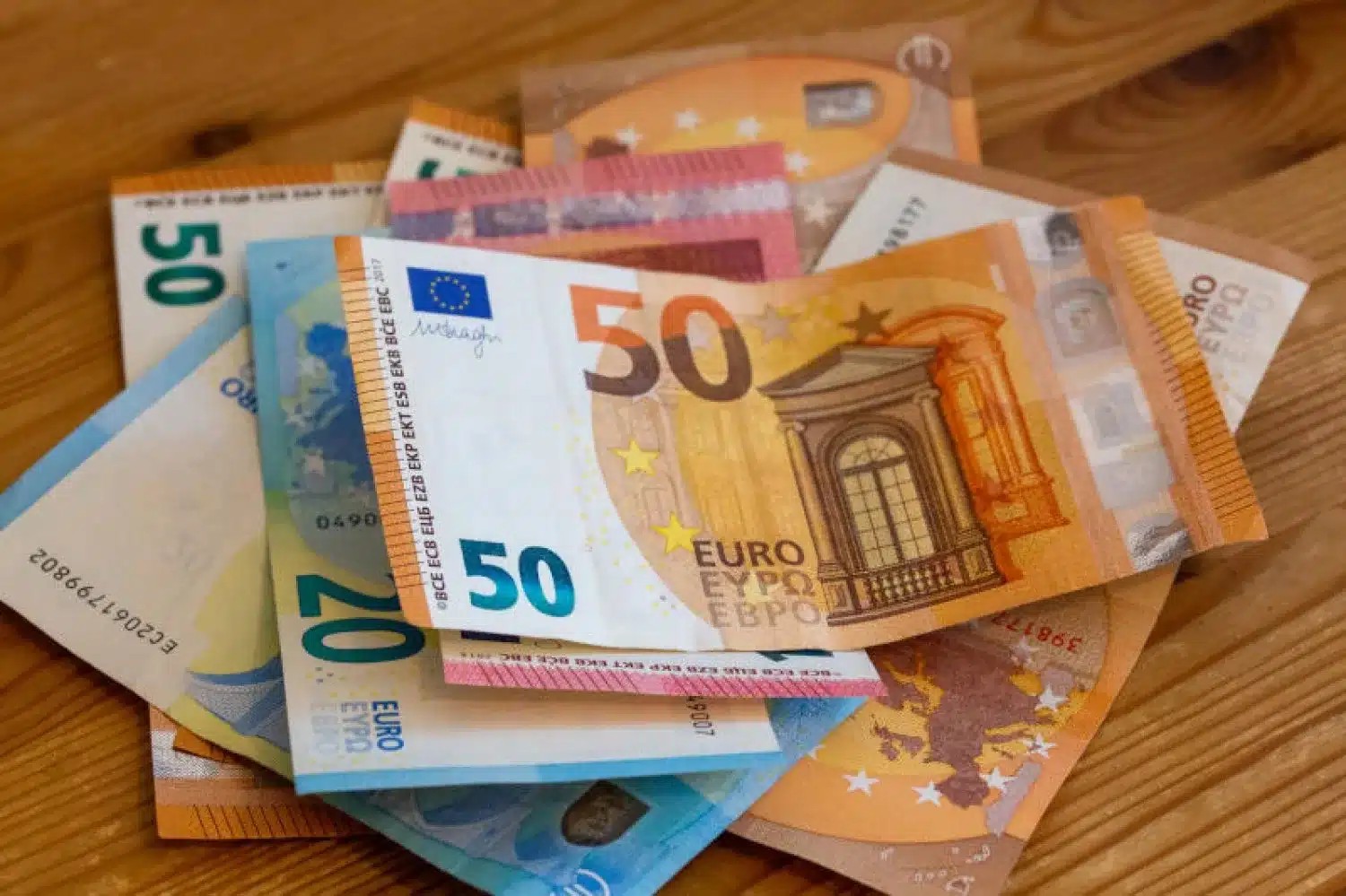 أسعار الأورو في الجزائر اليوم.. آخر تطورات الأسعار في السوق الرسمية والموازية 2 أسعار الأورو في الجزائر اليوم.. آخر تطورات الأسعار في السوق الرسمية والموازية