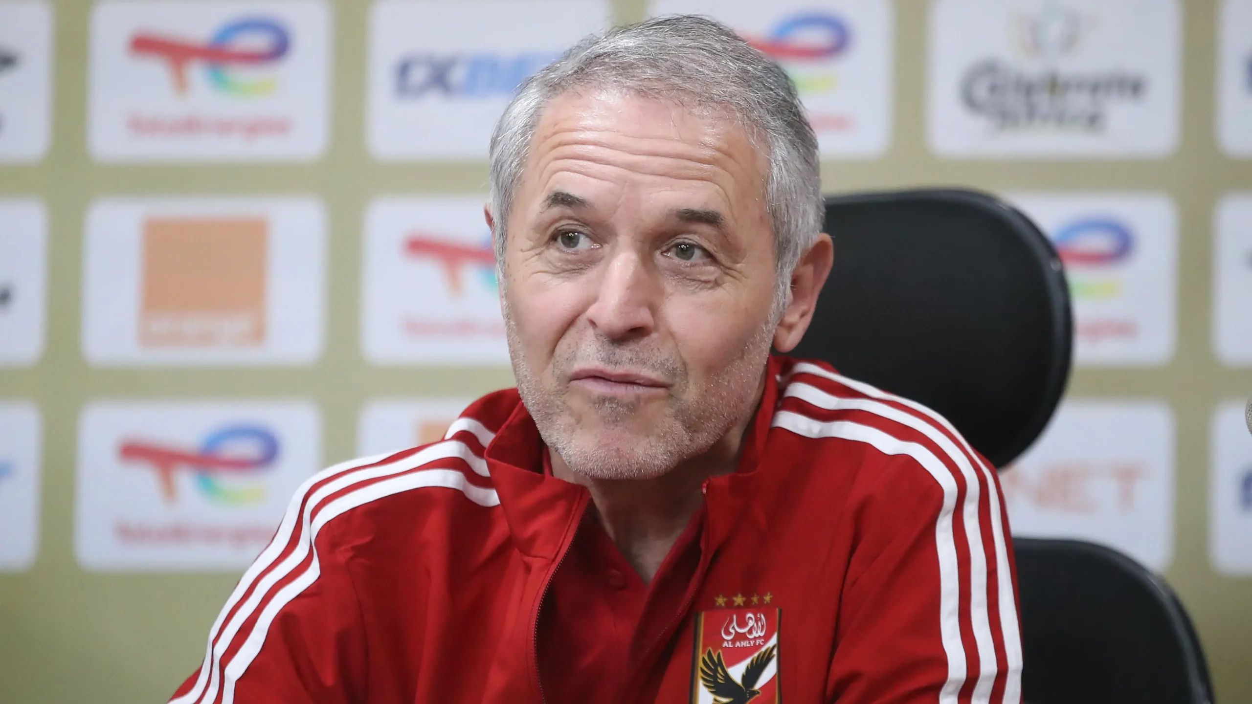 مارسيل كولر يصرح بإضاعة الفرص من الفريقين ويدعو للفوز في لقاء الإياب بالقاهرة Al-Ahly TV 2 مارسيل كولر يصرح بإضاعة الفرص من الفريقين ويدعو للفوز في لقاء الإياب بالقاهرة Al-Ahly TV