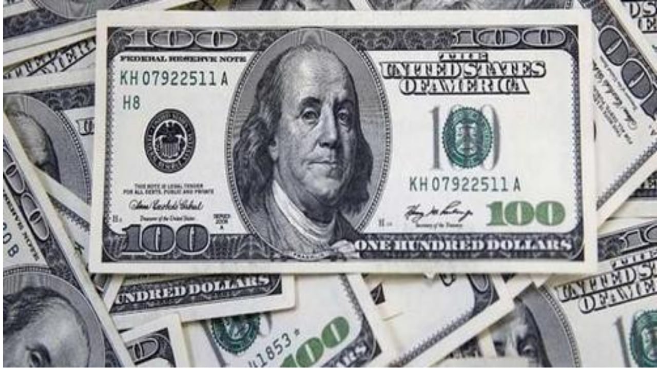 تراجع شديد في التعاملات.. سعر 100 دولار في العراق اليوم في السوق السوداء ببغداد وأربيل 2 تراجع شديد في التعاملات.. سعر 100 دولار في العراق اليوم في السوق السوداء ببغداد وأربيل