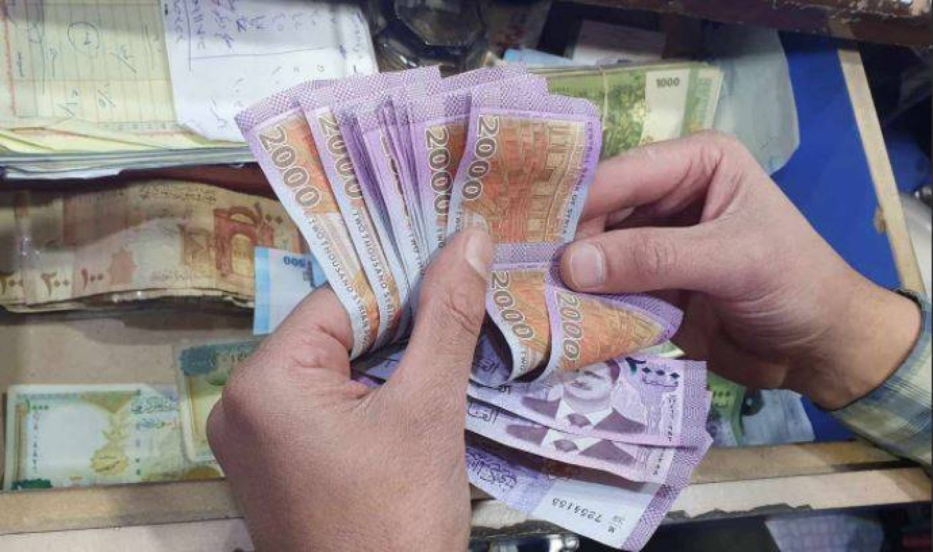 تواصل تماسكها.. سعر الدولار والليرة التركية في السوق السوداء سوريا بيع وشراء في مختلف المحافظات السورية 2 تواصل تماسكها.. سعر الدولار والليرة التركية في السوق السوداء سوريا بيع وشراء في مختلف المحافظات السورية