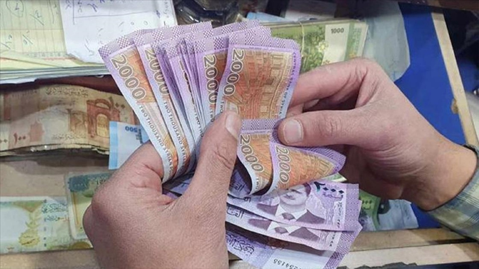 توازن في العرض والطلب.. سعر الدولار والليرة التركية في السوق السوداء سوريا اليوم الاثنين 6 يناير 2025 2 توازن في العرض والطلب.. سعر الدولار والليرة التركية في السوق السوداء سوريا اليوم الاثنين 6 يناير 2025