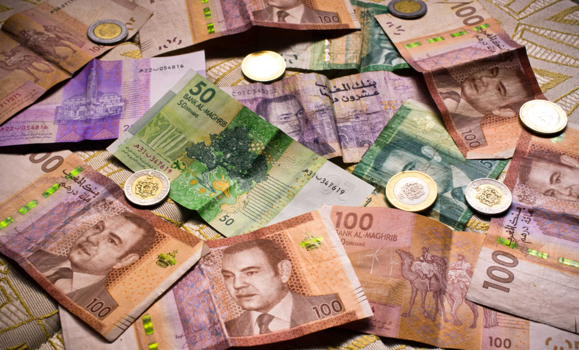 هدوء حذر.. سعر الدرهم المغربي اليوم مقابل الأورو والدولار في البيع والشراء مع بداية تعاملات البورصة 2 هدوء حذر.. سعر الدرهم المغربي اليوم مقابل الأورو والدولار في البيع والشراء مع بداية تعاملات البورصة
