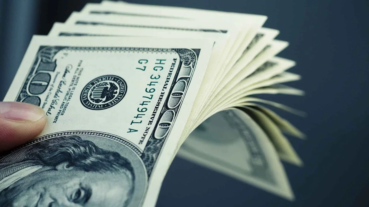 تراجع جنوني في سعر الدولار اليوم في بغداد واربيل في السوق السوداء بيع وشراء مع بداية التداولات 2 تراجع جنوني في سعر الدولار اليوم في بغداد واربيل في السوق السوداء بيع وشراء مع بداية التداولات