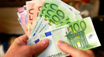 سعر 100 اورو بالدينار الجزائري في سوق السكوار