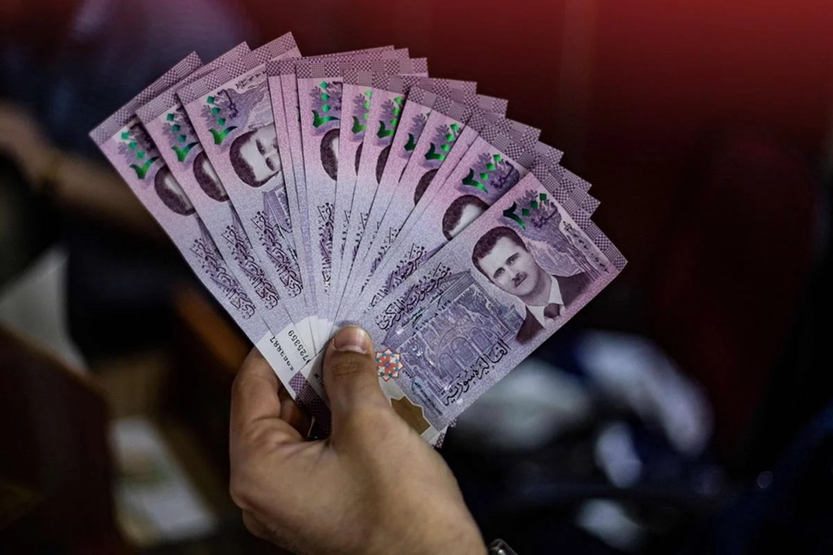 الأخضر يقفز بقوة.. 100 دولار كم ليرة سورية اليوم شراء ومبيع في المحافظات السورية والأسواق الموازية 2 الأخضر يقفز بقوة.. 100 دولار كم ليرة سورية اليوم شراء ومبيع في المحافظات السورية والأسواق الموازية