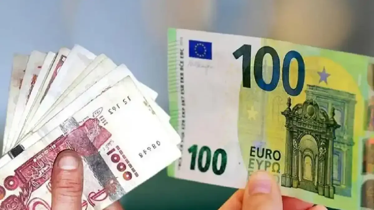 ارتفاع غير مسبوق في سعر اليورو بالدينار الجزائري في السوق السوداء وقلق يداهم الجميع من الانهيار الاقتصادي جراء فوضي السكوار 2 ارتفاع غير مسبوق في سعر اليورو بالدينار الجزائري في السوق السوداء وقلق يداهم الجميع من الانهيار الاقتصادي جراء فوضي السكوار