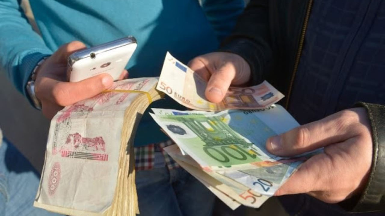 توازن العرض والطلب.. سعر 100 اورو بالدينار الجزائري في سوق السكوار بيع وشراء اليوم 8 فبراير 2025 2 توازن العرض والطلب.. سعر 100 اورو بالدينار الجزائري في سوق السكوار بيع وشراء اليوم 8 فبراير 2025