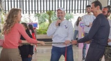 إشاعة أم واقع بشار الأسد وزوجته في روسيا أثناء لعبة شد الحبل
