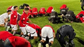احتفال لاعبي منتخب مصر للناشئين بالتأهل لكأس العالم على أنغام بشرة خير