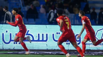 من صراعات الألقاب إلى أحلام الأمان الخليج والقادسية في مفترق الطرق